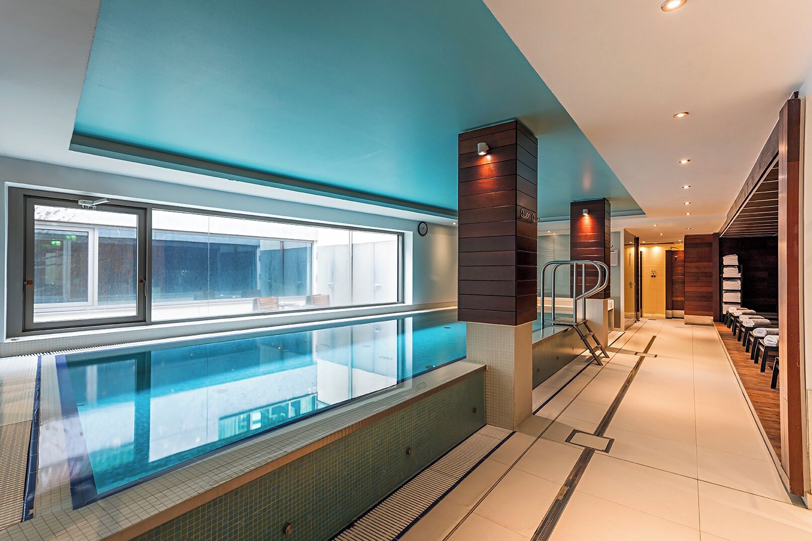 Indoor pool, pool loungers