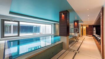 Indoor pool, pool loungers