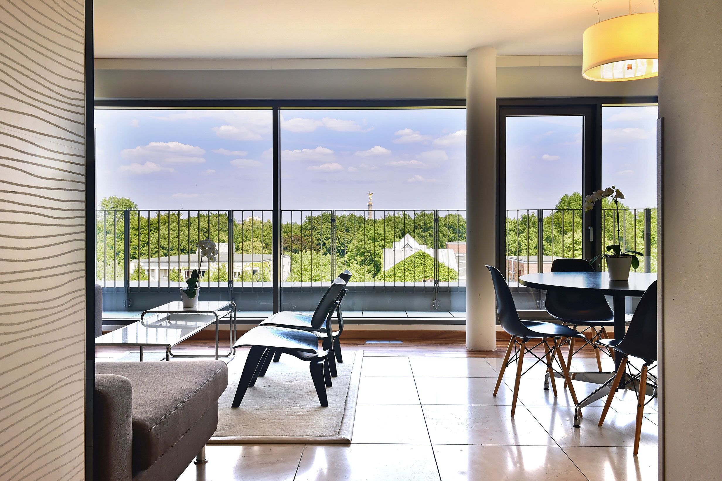 Hochwertige Bettwaren, Daunenbettdecken, Pillowtop-Betten, Minibar