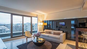 Panoraamasviitti | Oleskelualue | Taulutelevisio, ensi-iltaelokuvia, maksullisia elokuvia