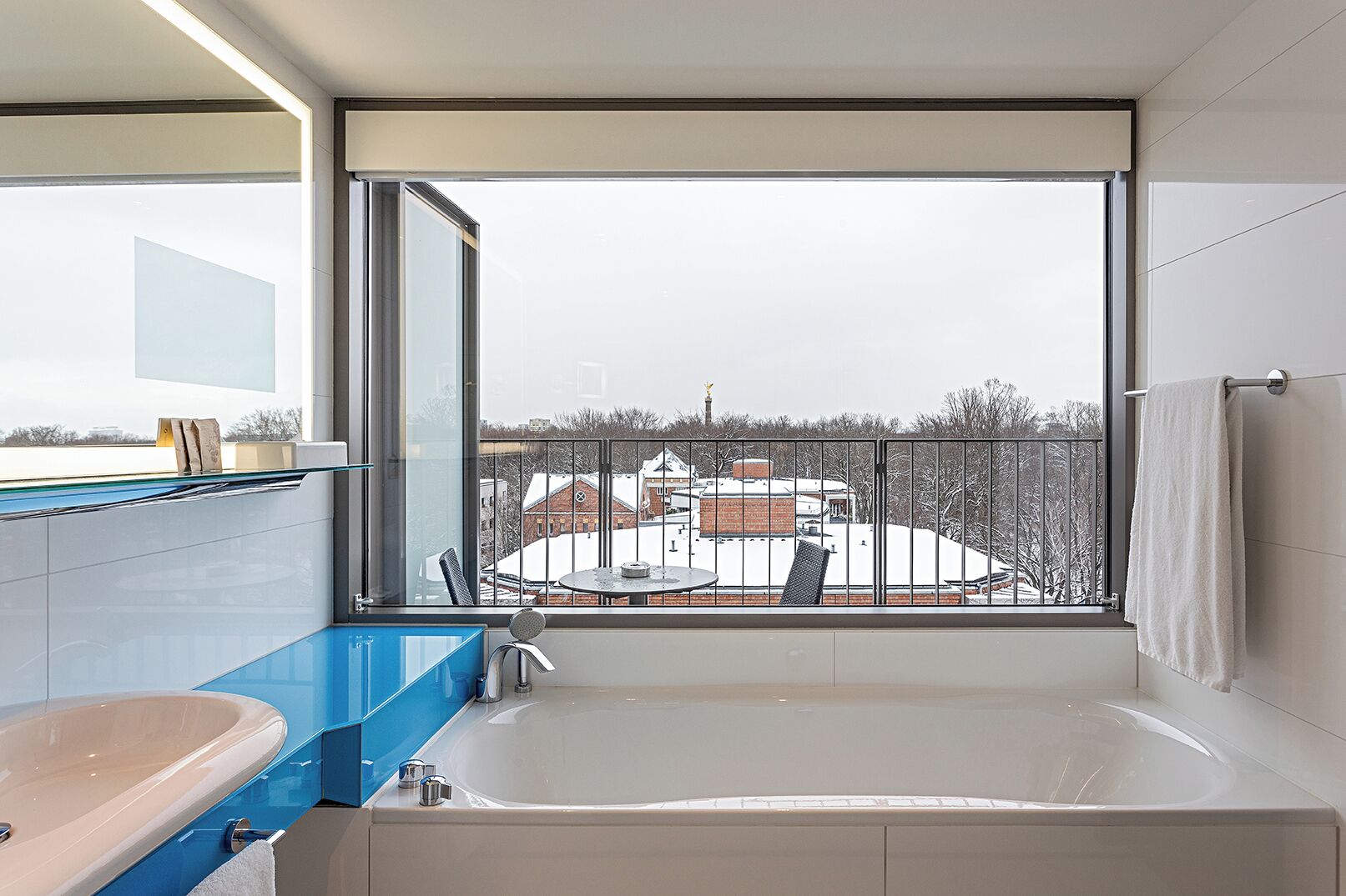 panoramic suite | bathroom | rainfall showerhead, free toiletries, hair dryer, bidet