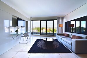 Ropa de cama de alta calidad, edredón, camas con pillow-top y minibar 