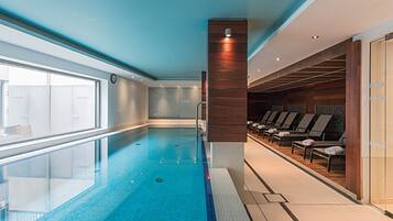 Indoor pool, sun loungers