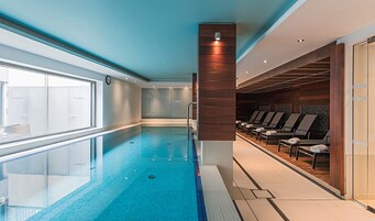 Indoor pool, sun loungers