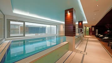 Indoor pool, pool loungers