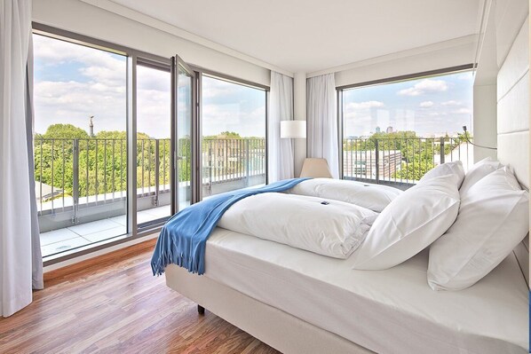 Ropa de cama de alta calidad, edredón, camas con pillow-top y minibar 