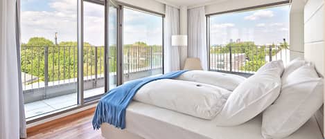 Panoramic Suite | Premium bedding, down duvets, pillow-top beds, minibar