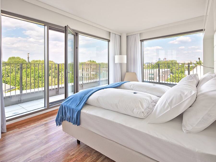 Panoramic Suite | Premium bedding, down comforters, pillowtop beds, minibar