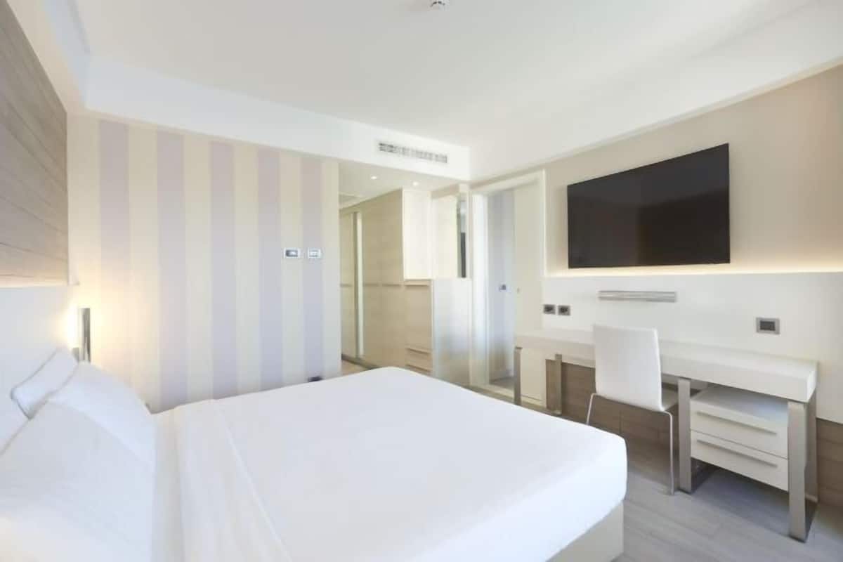 1 bedroom, minibar, in-room safe, desk