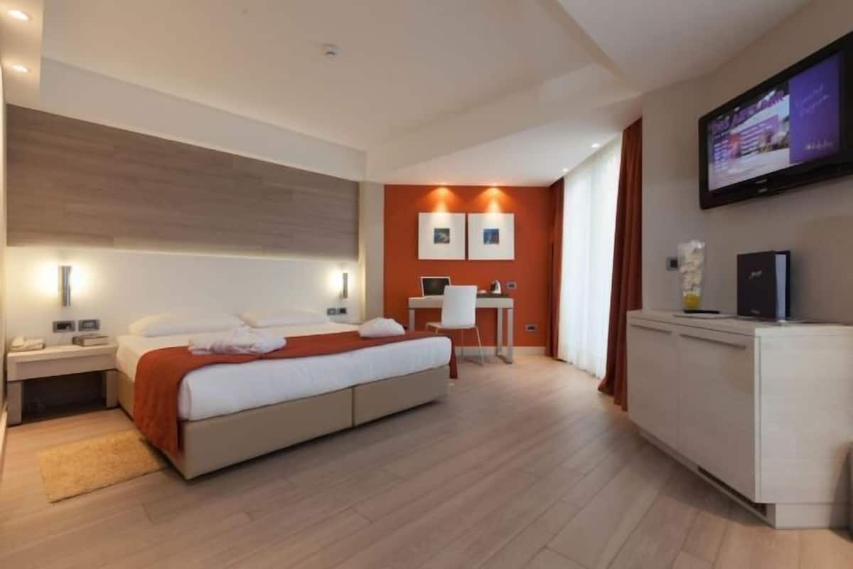 1 bedroom, minibar, in-room safe, desk