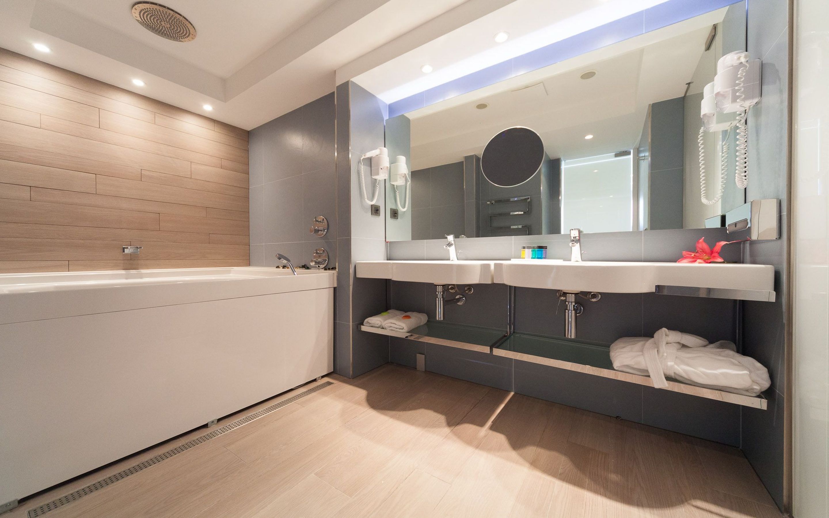 imperial suite, terrace, sea view | bathroom | designer toiletries, hair dryer, slippers, bidet