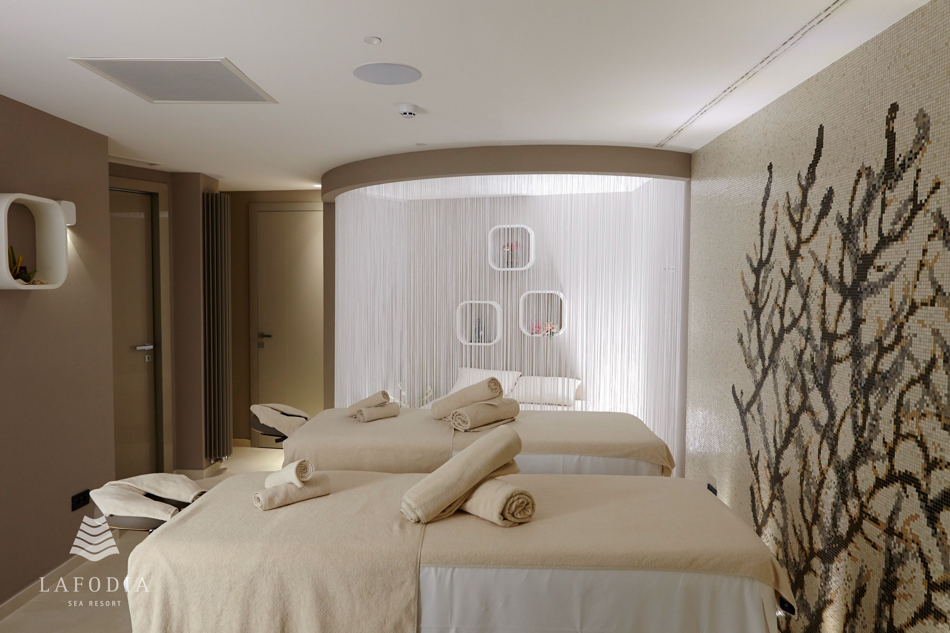 couples treatment room(s), sauna, hot tub, steam room, body treatments