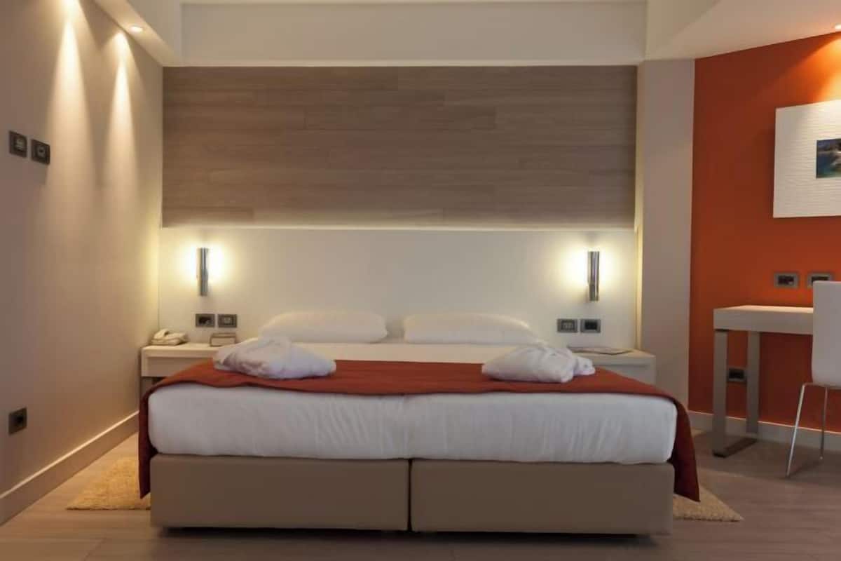 Minibar, in-room safe, desk, blackout drapes