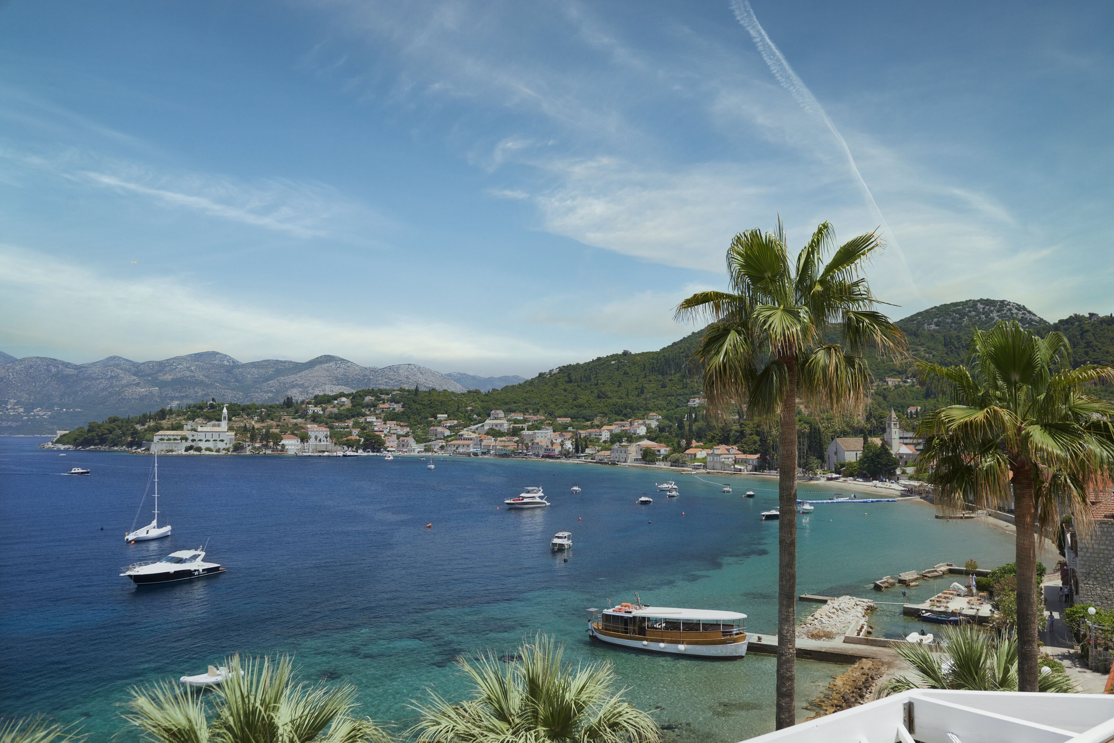 classic room, balcony, partial sea view | 1 bedroom, minibar, in-room safe, desk