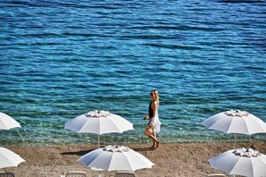 On the beach, sun loungers, beach umbrellas, beach towels - RMH Lopud Lafodia, Resort & Wellness (Dubrovnik)