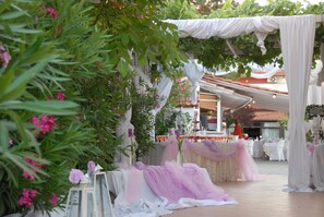Outdoor wedding area - Four Seasons Hotel (Thermi)