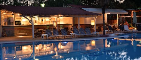 Poolside bar