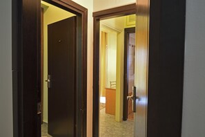 1 bedroom, in-room safe, desk, blackout curtains