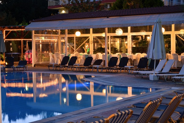 Poolside bar