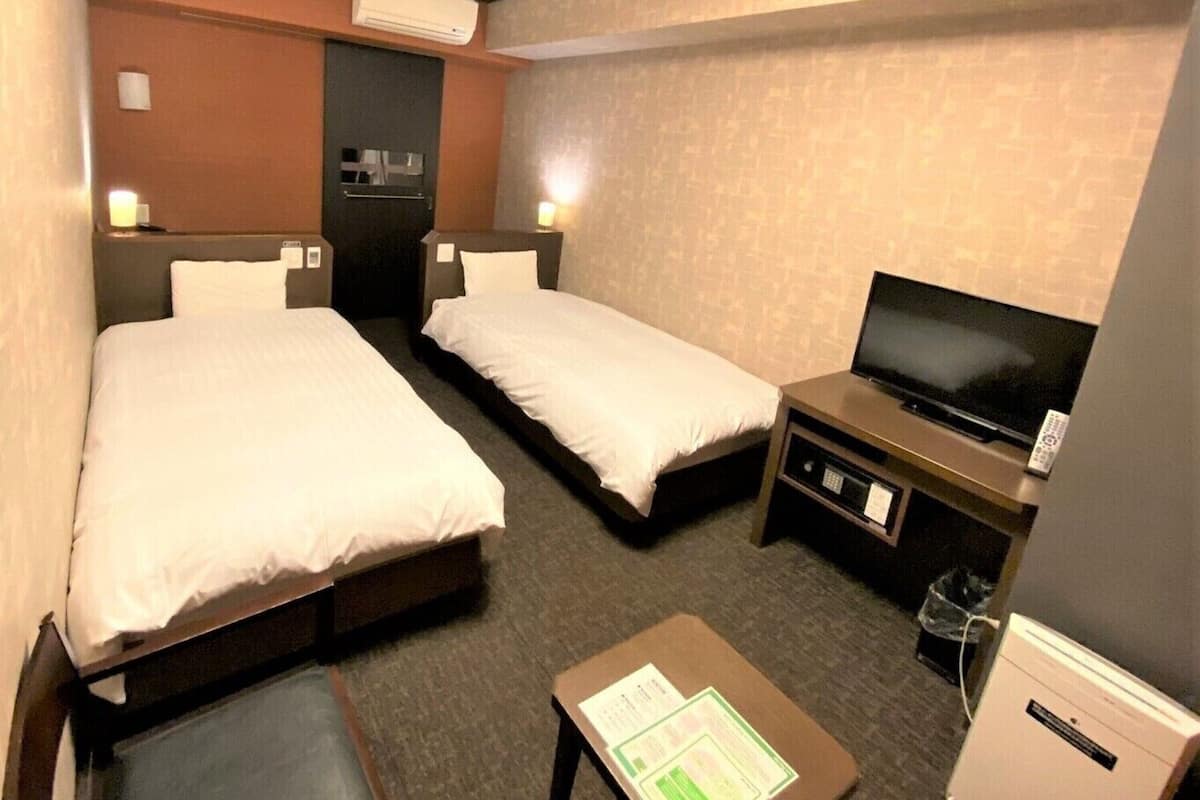 Down duvets, in-room safe, desk, laptop workspace