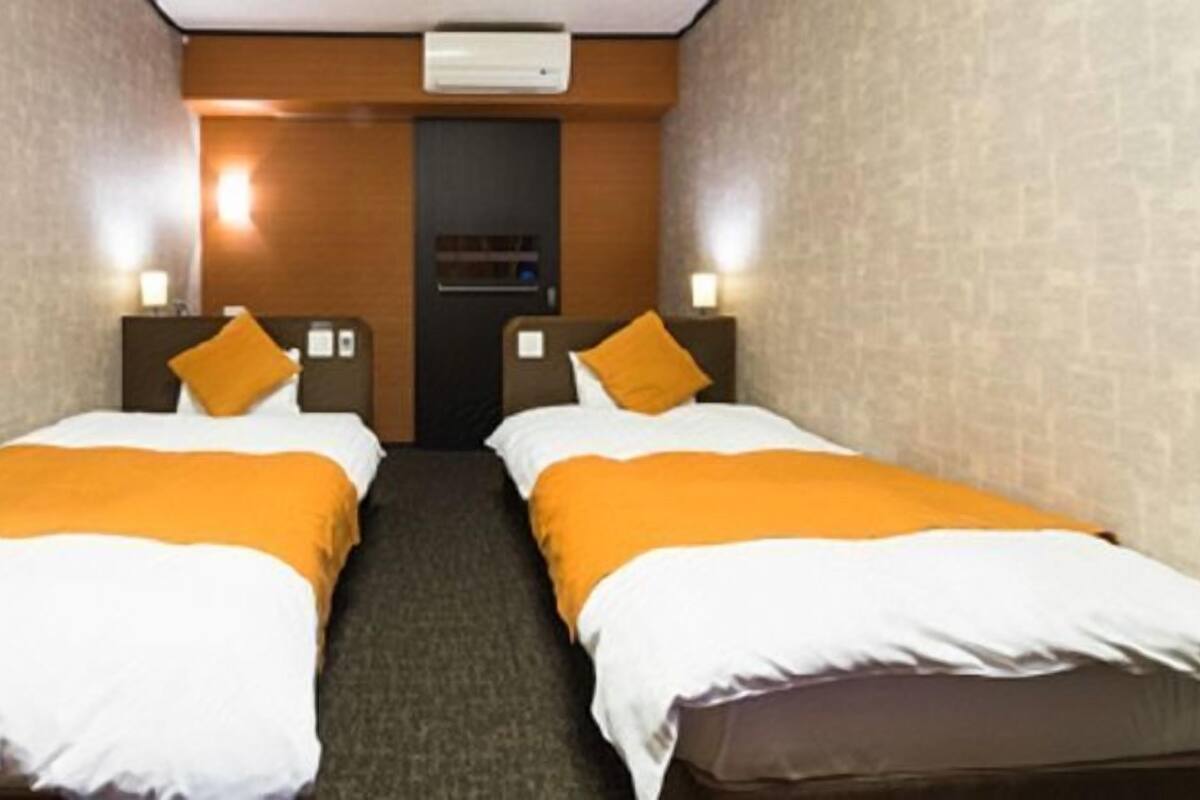 Down comforters, in-room safe, desk, laptop workspace