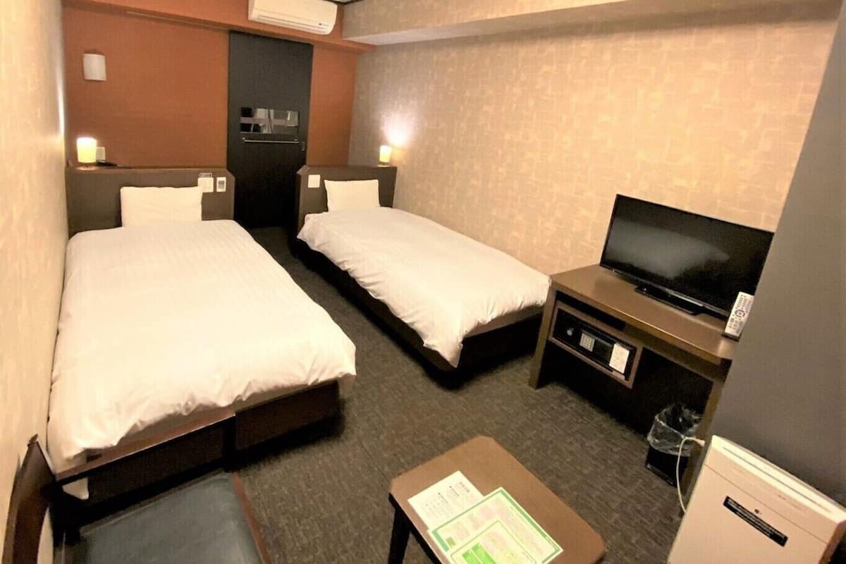 Down comforters, in-room safe, desk, laptop workspace