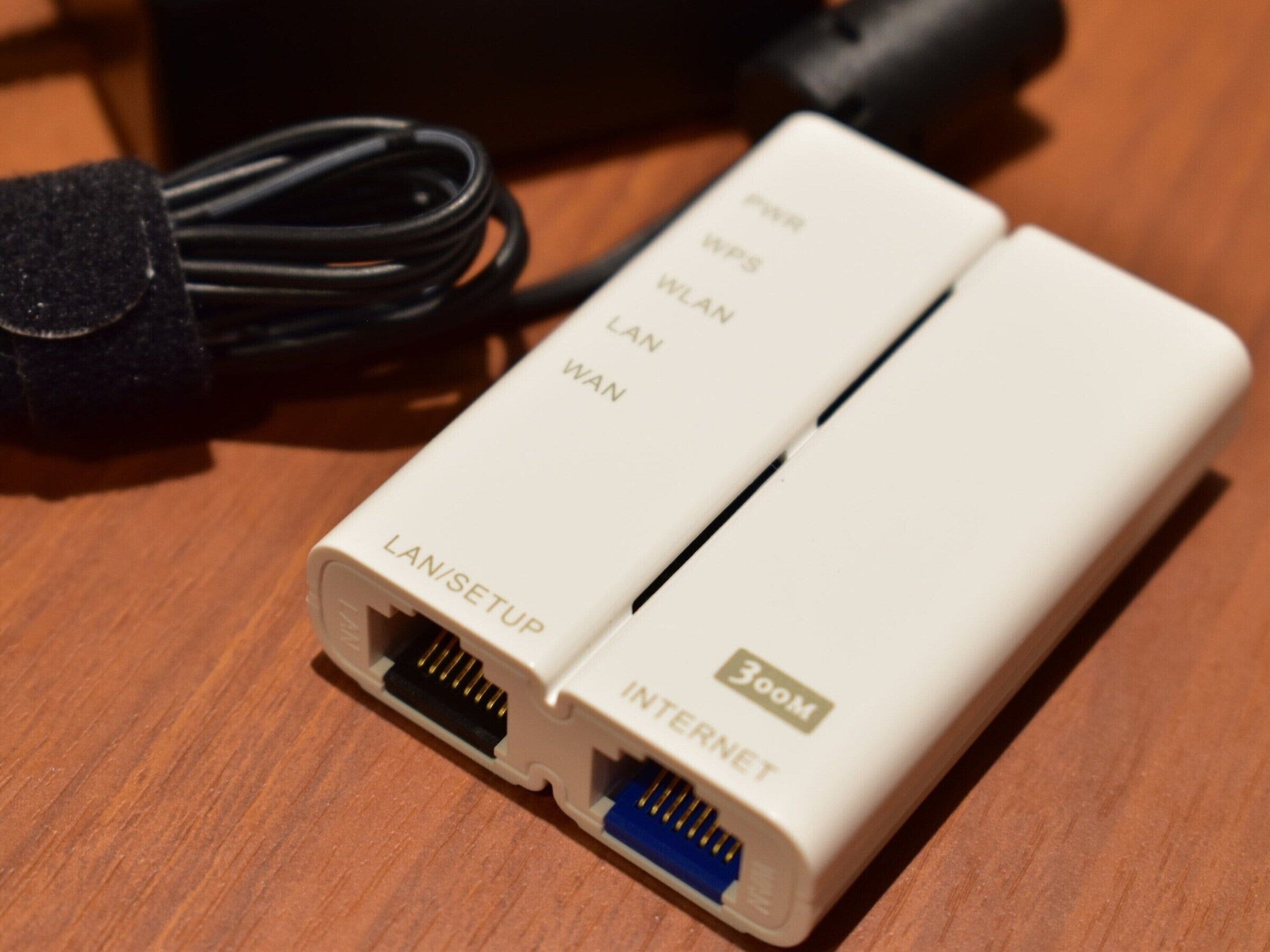 A LAN/Setup device with a 300M internet label, a LAN/WPS/WLAN/WAN label, and a USB port.