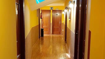 ห้องเบสิกดับเบิลหรือทวิน | บริเวณนั่งเล่น | ทีวีจอแบน