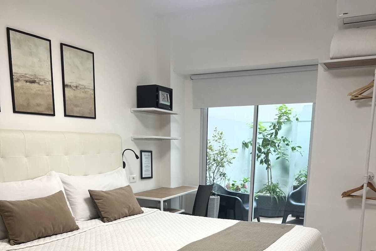 Chambre Double Classique | Minibar, coffres-forts dans les chambres, ameublement personnalisé