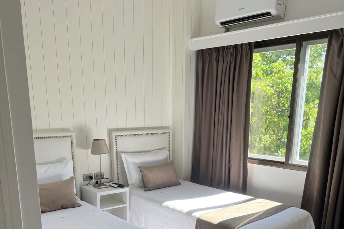 Chambre Supérieure | Minibar, coffres-forts dans les chambres, ameublement personnalisé