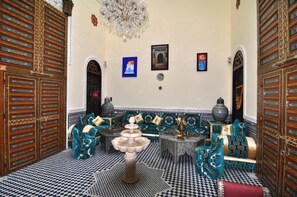 Lobby sitting area - Riad Khouloud (Fes)