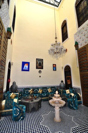Lobby sitting area - Riad Khouloud (Fes)