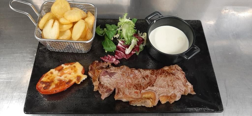 breakfast, lunch and dinner served