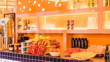 Tägliches Frühstücksbuffet gegen Gebühr