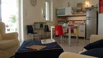Apartment für 6 Personen | Wohnbereich | Fernseher