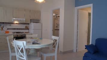 Apartment für 6 Personen | Eigene Küche | Kühlschrank, Herdplatte, Kochgeschirr/Geschirr/Besteck