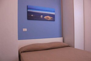 Cribs/infant beds, free WiFi