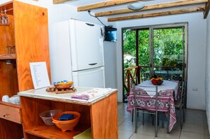 Cabana 2 pax con terraza y vista mar | Vardagsrum | Tv