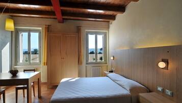 Studio, Private Bathroom | Egyptian cotton sheets, premium bedding, Select Comfort beds