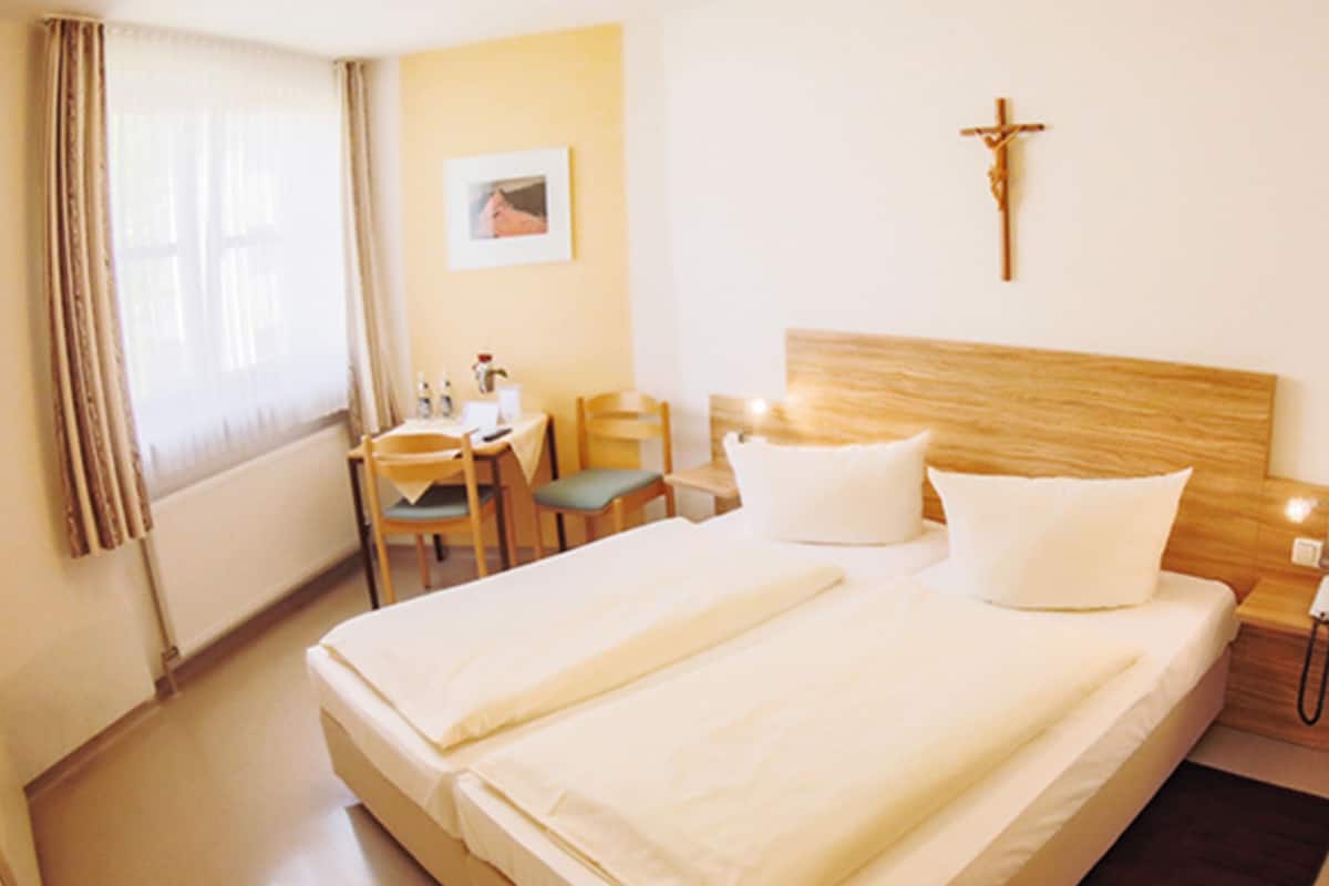 comfort double room | 1 bedroom, hypo-allergenic bedding, desk, free wifi