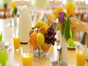 Free daily buffet breakfast 
