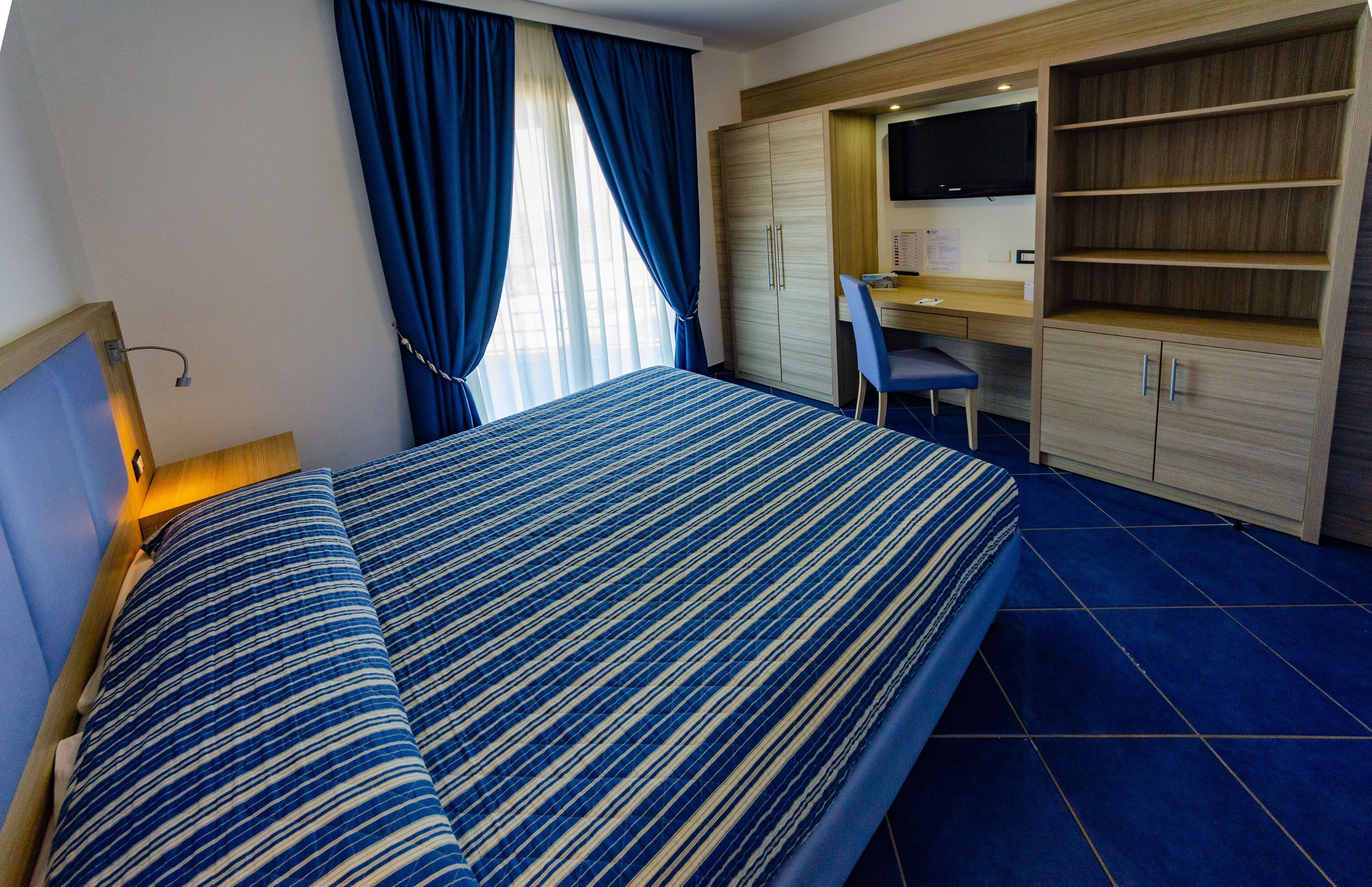 premium bedding, in-room safe, individually decorated, desk