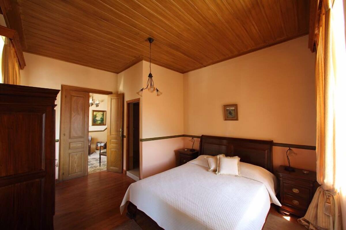 Triple Room | In-room safe, iron/ironing board (on request), cribs (free), WiFi (free)