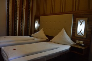 Desk, laptop workspace, iron/ironing board, free WiFi - Hotel Villa Erlen (Erlangen)