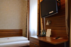 Desk, laptop workspace, iron/ironing board, free WiFi - Hotel Villa Erlen (Erlangen)