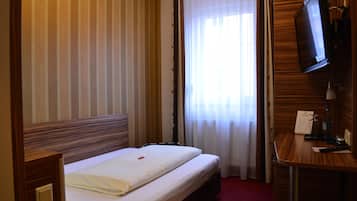 Desk, laptop workspace, iron/ironing board, free WiFi