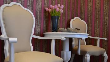 81-cm-LCD-Fernseher mit Satellitenempfang, Fernseher