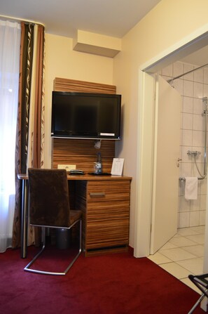 Desk, laptop workspace, iron/ironing board, free WiFi