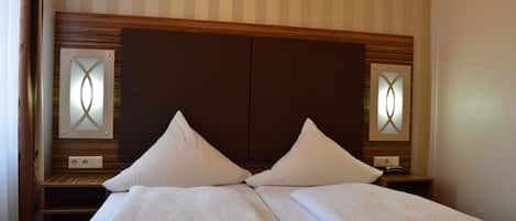 Desk, laptop workspace, iron/ironing board, free WiFi