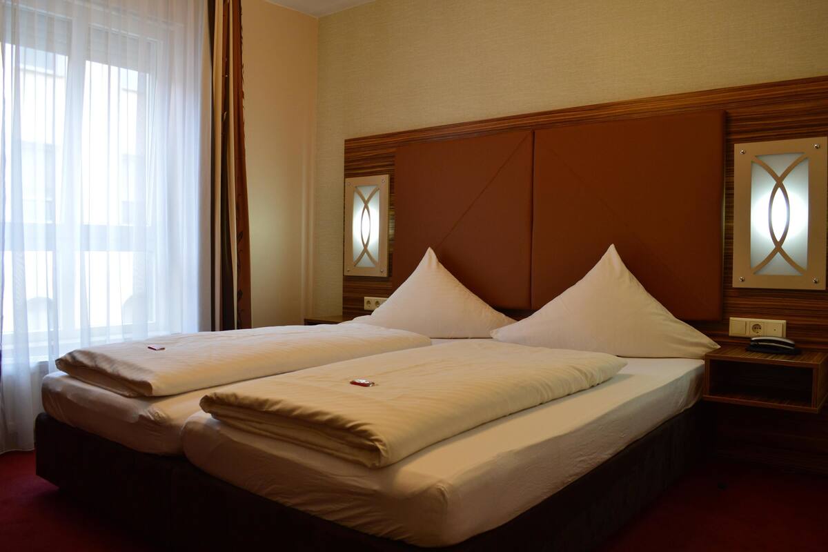 Comfort Double Room | Desk, iron/ironing board, free WiFi, bed sheets